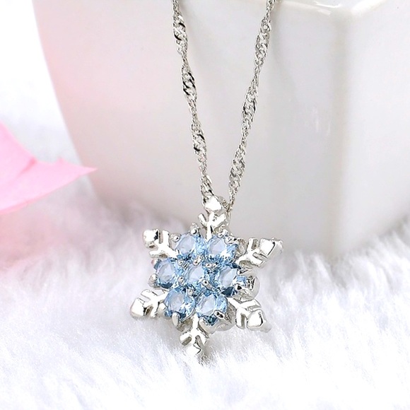 ❄️ LAST ONE ✨HOST PICK✨ 💙 Crystal Snowflake_NWT - Picture 1 of 4